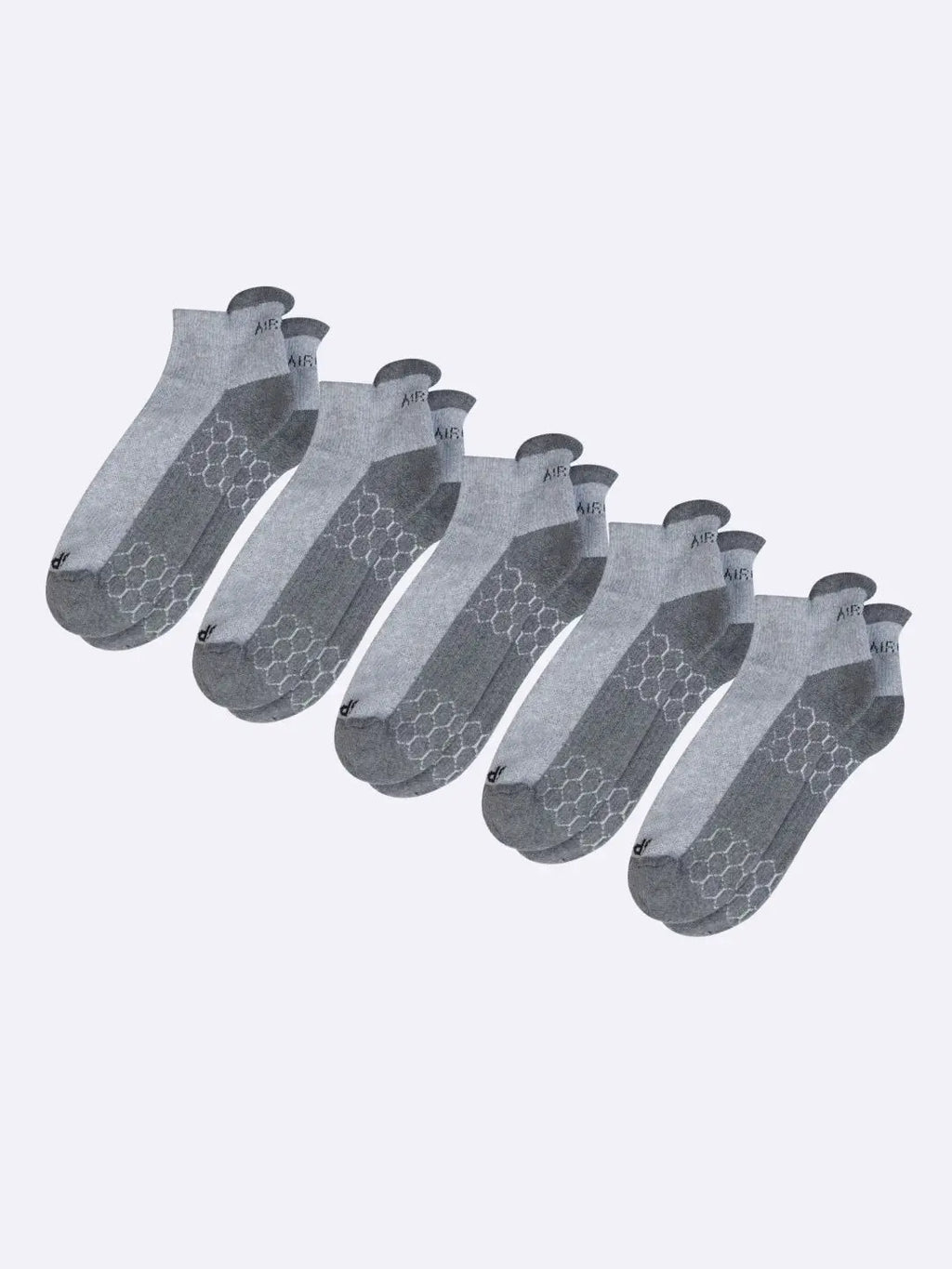 Comfortable sports socks with arch support and reinforced heel for long-lasting use in sports.